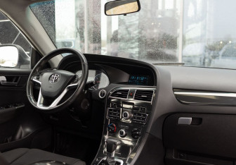 Подержанный автомобиль Brilliance V5 2014 года (10 фото)