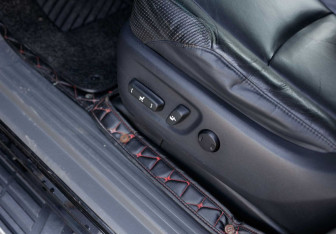 Подержанный автомобиль Toyota Land Cruiser Prado 2010 года (20 фото)