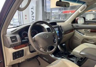 Подержанный автомобиль Toyota Land Cruiser Prado 2007 года (7 фото)