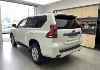 Подержанный автомобиль Toyota Land Cruiser Prado 2021 года (6 фото)