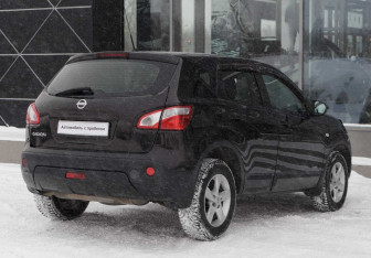 Подержанный автомобиль Nissan Qashqai 2010 года (5 фото)