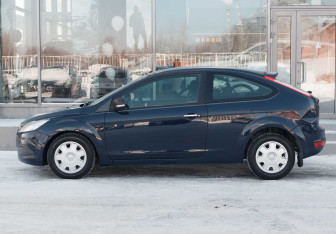 Подержанный автомобиль Ford Focus Hatchback 2011 года (8 фото)