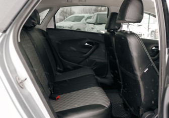 Подержанный автомобиль Volkswagen Polo Sedan 2012 года (17 фото)