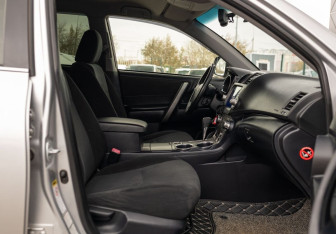 Подержанный автомобиль Toyota Highlander 2012 года (21 фото)