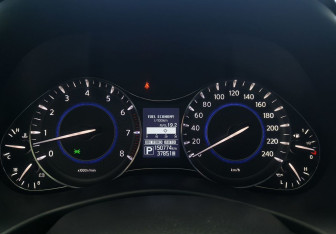 Подержанный автомобиль Infiniti QX80 2016 года (10 фото)