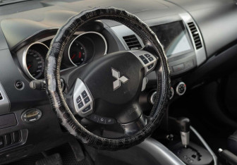 Подержанный автомобиль Mitsubishi Outlander 2007 года (11 фото)