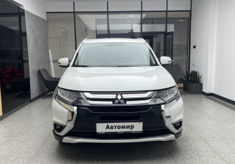 Подержанный автомобиль Mitsubishi Outlander 2015 года (2 фото)