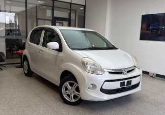 Подержанный автомобиль Toyota Passo 2015 года (4 фото)