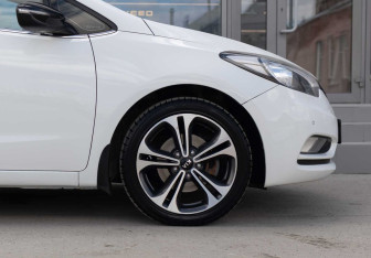 Подержанный автомобиль Kia Cerato Sedan 2013 года (9 фото)