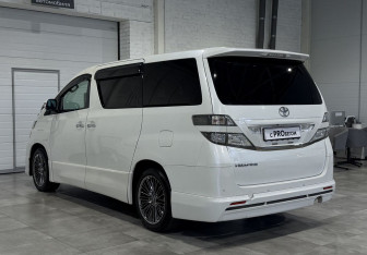Подержанный автомобиль Toyota Vellfire 2008 года (7 фото)