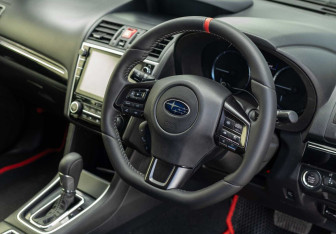 Подержанный автомобиль Subaru Levorg 2018 года (11 фото)