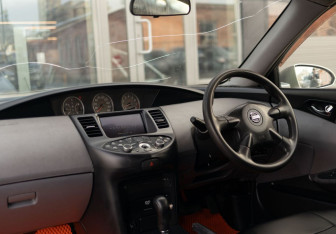 Подержанный автомобиль Nissan Primera Sedan 2001 года (10 фото)