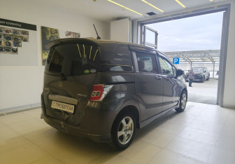 Подержанный автомобиль Honda Freed 2014 года (4 фото)