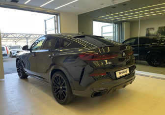 Подержанный автомобиль BMW X6 2021 года (6 фото)