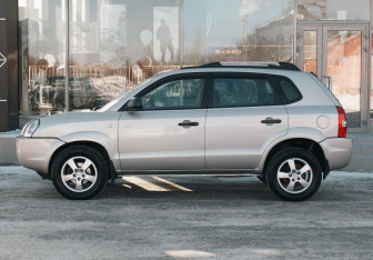 Подержанный автомобиль Hyundai Tucson 2007 года (8 фото)