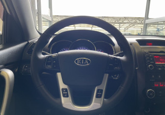 Подержанный автомобиль Kia Sorento 2012 года (11 фото)