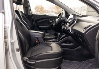 Подержанный автомобиль Hyundai Tucson 2010 года (19 фото)