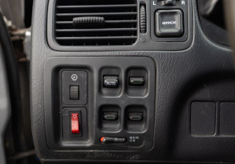 Подержанный автомобиль Honda CR-V 2001 года (16 фото)