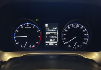 Подержанный автомобиль Toyota RAV4 2017 года (10 фото)