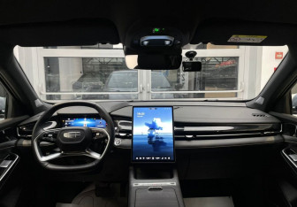 Подержанный автомобиль Geely Preface 2024 года (14 фото)