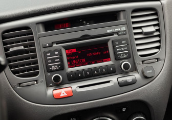 Подержанный автомобиль Kia Rio Sedan 2011 года (13 фото)