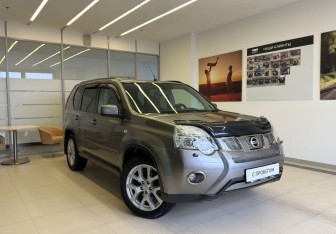 Подержанный автомобиль Nissan X-Trail 2012 года (3 фото)