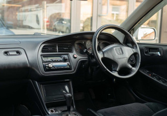 Подержанный автомобиль Honda Accord Sedan 2002 года (10 фото)