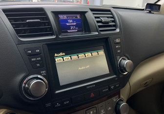 Подержанный автомобиль Toyota Highlander 2011 года (10 фото)