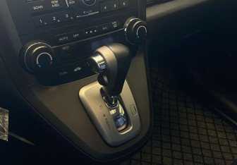 Подержанный автомобиль Honda CR-V 2012 года (10 фото)