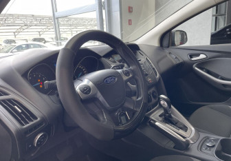 Подержанный автомобиль Ford Focus Hatchback 2013 года (7 фото)