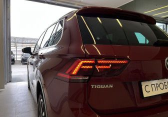Подержанный автомобиль Volkswagen Tiguan 2018 года (8 фото)