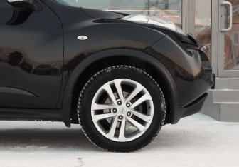 Подержанный автомобиль Nissan Juke 2011 года (9 фото)