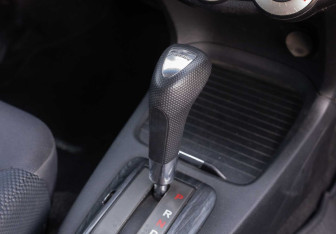 Подержанный автомобиль Honda Airwave 2007 года (15 фото)