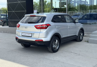 Подержанный автомобиль Hyundai Creta 2019 года (7 фото)