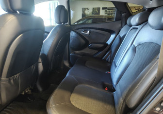 Подержанный автомобиль Hyundai ix35 2011 года (12 фото)