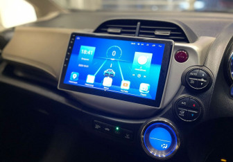 Подержанный автомобиль Honda Fit Shuttle 2012 года (11 фото)