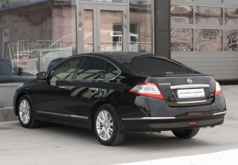 Подержанный автомобиль Nissan Teana 2012 года (7 фото)