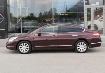 Подержанный автомобиль Nissan Teana 2010 года (8 фото)