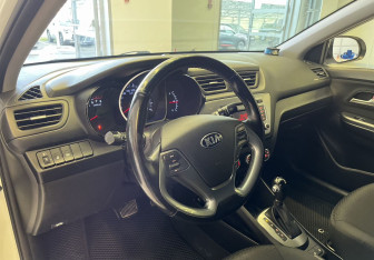 Подержанный автомобиль Kia Rio Sedan 2016 года (7 фото)