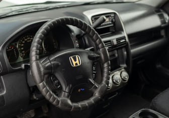Подержанный автомобиль Honda CR-V 2006 года (11 фото)