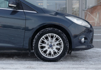 Подержанный автомобиль Ford Focus Hatchback 2011 года (9 фото)