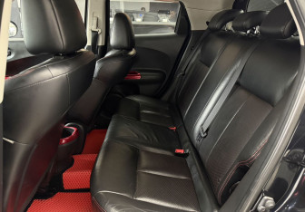 Подержанный автомобиль Nissan Juke 2011 года (10 фото)