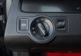 Подержанный автомобиль Volkswagen Passat Sedan 2005 года (17 фото)