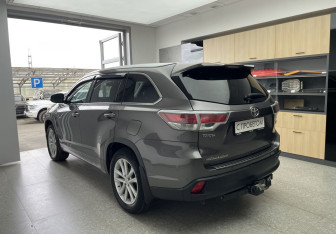 Подержанный автомобиль Toyota Highlander 2014 года (6 фото)