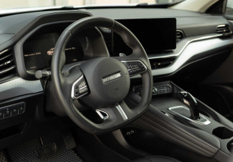 Подержанный автомобиль Haval F7 2023 года (11 фото)