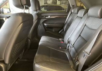 Подержанный автомобиль Kia Sorento 2012 года (9 фото)