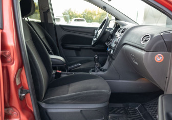 Подержанный автомобиль Ford Focus Sedan 2007 года (18 фото)