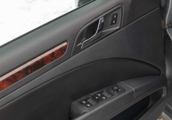 Подержанный автомобиль Skoda Superb Wagon 2012 года (18 фото)