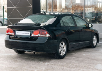 Подержанный автомобиль Honda Civic Sedan 2009 года (5 фото)