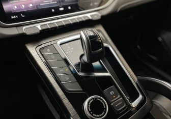 Подержанный автомобиль Geely Atlas Pro 2023 года (17 фото)